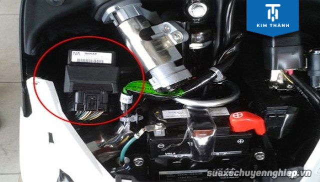 Xe máy đang đi bị hụt ga chết máy phải làm sao - 6