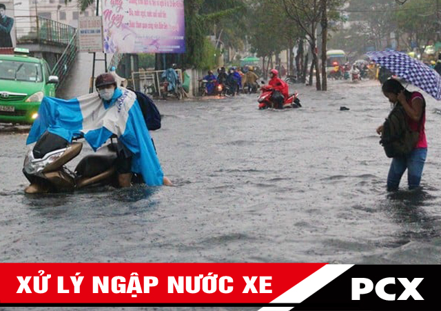 Cách xử lý xe Honda PCX bị ngập nước chết máy mùa mưa